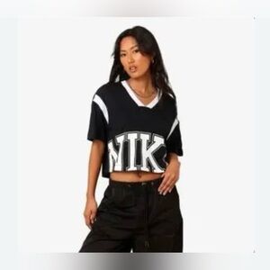 Cropped Nike v neck football jersey tee